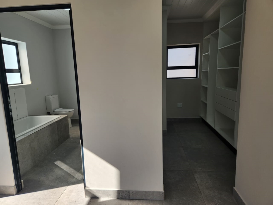 4 Bedroom Property for Sale in Stilbaai Wes Western Cape